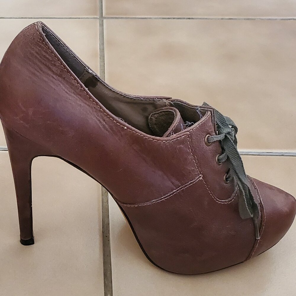 Restricted Brown Leather Lace-Up Oxford Heels – Size 9 - Picture 3 of 16